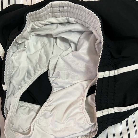 EUC Nike Women’s Brief-Lined Dri-Fit Running Shorts in Black/White - Picture 4 of 5